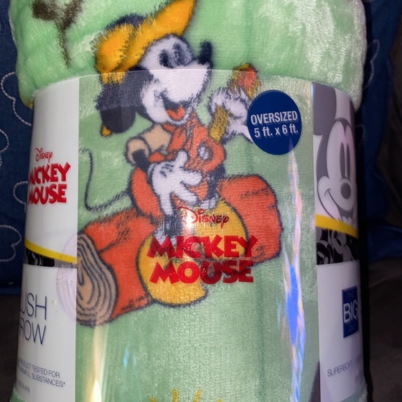 Disney Mickey Mouse plush throw - Picture 2 of 4